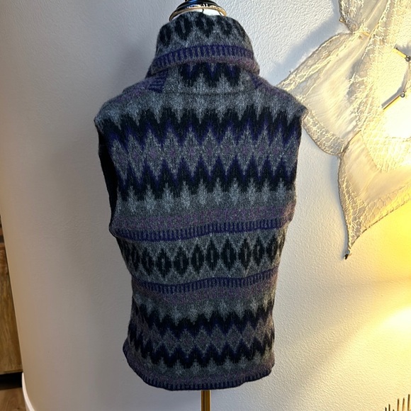 Vintage Aztec Ralph Lauren Women's lambs wool Patterned Vest - Picture 3 of 7